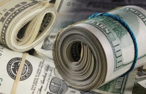 Dollar Wobbles On US Rate Outlook