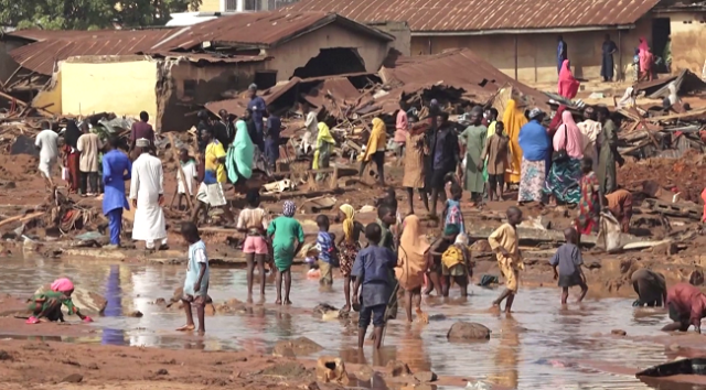 NEMA-conduct-rescue-operations-after-torrential-rains-wash-away-dozens-of-homes-in-the-city-of-Mokwa-Niger-State-3