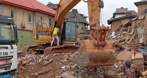 VIDEO: Several Feared Trapped As Two-Storey Building Collapses In Ogun Ajuwon-collapse