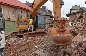 VIDEO: Several Feared Trapped As Two-Storey Building Collapses In Ogun Ajuwon-collapse