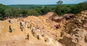 Gold Mine Collapses on Artisanal Miners in Central African Republic leaving 100 de@d GettyImages