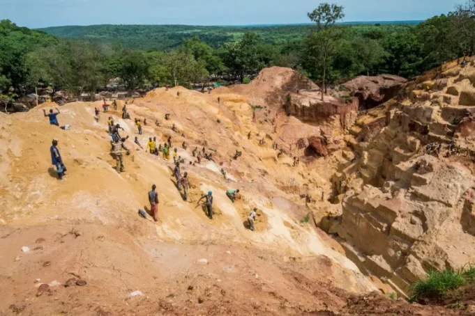 Gold Mine Collapses on Artisanal Miners in Central African Republic leaving 100 de@d GettyImages