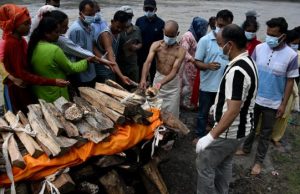 Nepal Buries Dead As Rescuers Seek Thousands Missing Mourners-cremate-the-body-of-deceased-victim-Ayush-Khadka-after-flash-floods-in-Nepals-Chitwan-dis